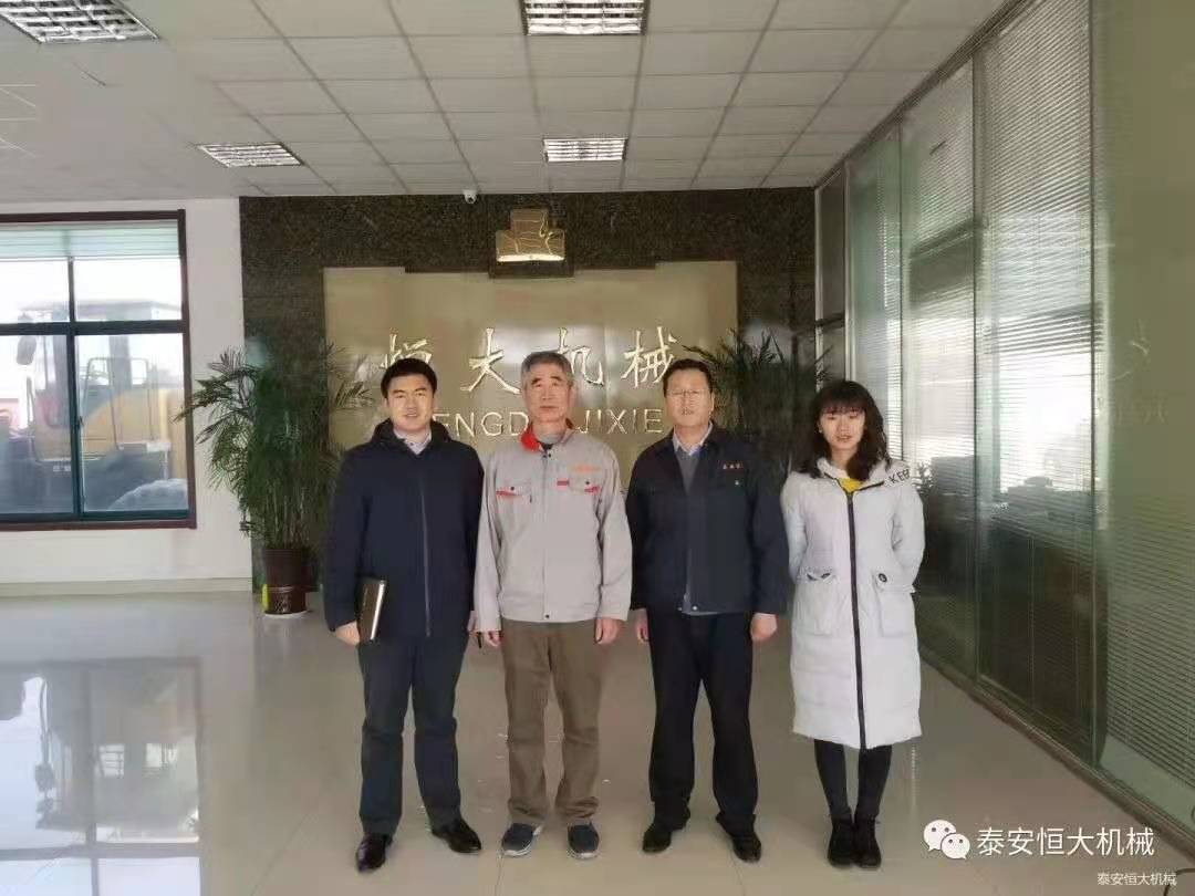 中國交通報對泰安恒大機(jī)械有限公司技術(shù)總工曹斌進(jìn)行了個人專訪 中國交通報對泰安恒大機(jī)械有限公司技術(shù)總工曹斌進(jìn)行了個人專訪